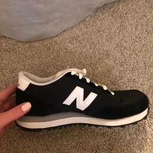 Barely worn New Balance shoes!!